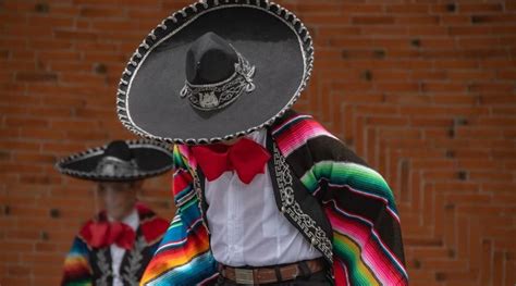 meksika yöresel kıyafetleri erkek